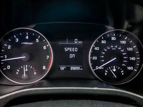 Used 2017 Hyundai Elantra SE FWD image 3