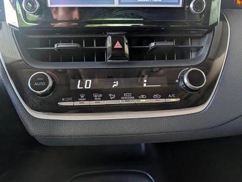 Used 2020 Toyota Corolla LE FWD image 37