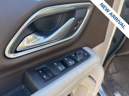 Used 2023 Chevrolet Suburban LT w/ Luxury Package image 19