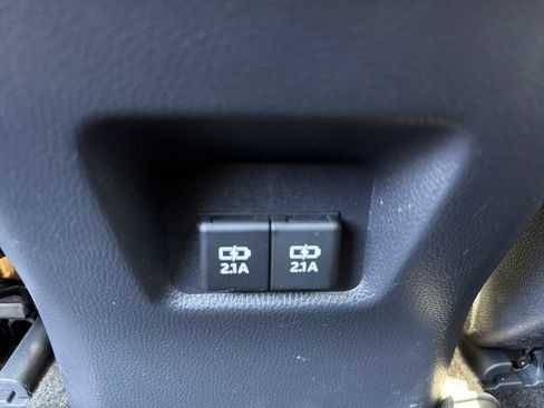 Used 2021 Toyota RAV4 XLE w/ Convenience Package AWD/4WD image 22