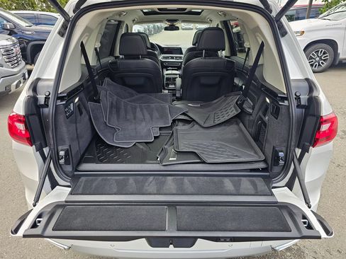 Used 2022 BMW X7 xDrive40i w/ Premium Package AWD/4WD image 14