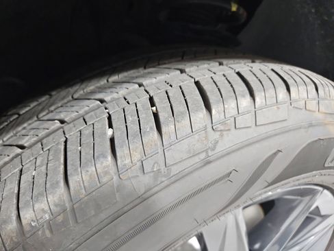 Certified 2024 Volkswagen Tiguan SE w/ Panoramic Sunroof Package image 31