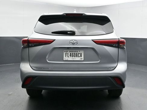 Used 2023 Toyota Highlander XLE image 7