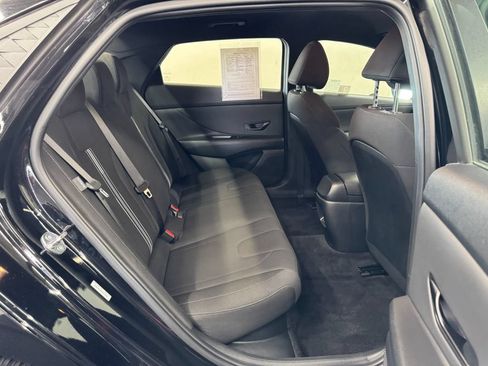 Used 2025 Hyundai Elantra SEL FWD image 27
