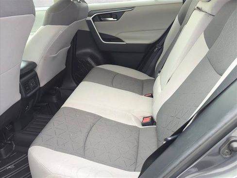 Used 2021 Toyota RAV4 XLE w/ Convenience Package FWD image 9