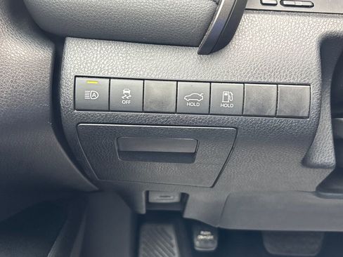 Used 2019 Toyota Camry LE image 21