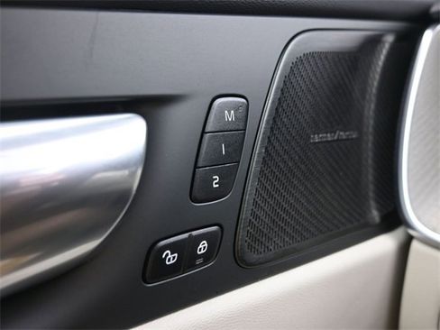 Used 2023 Volvo XC60 B5 Plus w/ Protection Package Premier image 29