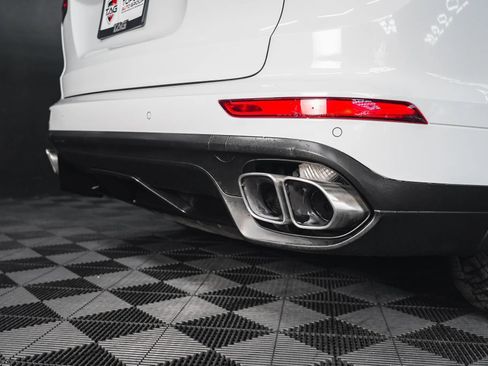 Used 2015 Porsche Cayenne Turbo image 23