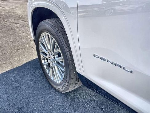 New 2026 GMC Acadia Denali w/ Super Cruise Package image 33
