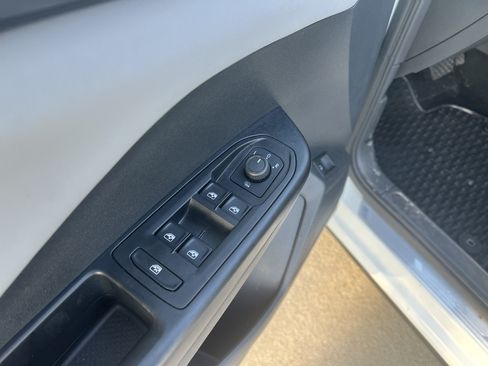 Used 2023 Volkswagen Taos SE w/ Panoramic Sunroof Package FWD image 13