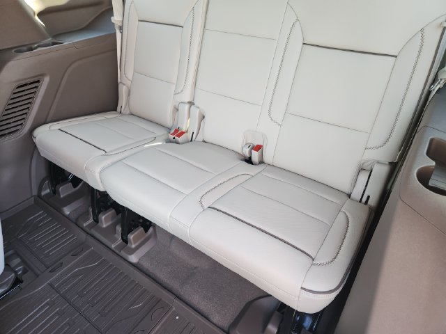 Used 2026 GMC Yukon Denali w/ Sun & Power Step Package AWD/4WD image 30
