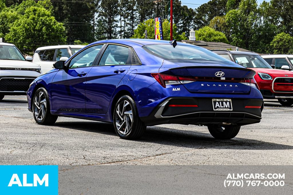 Used 2025 Hyundai Elantra Sport FWD image 6