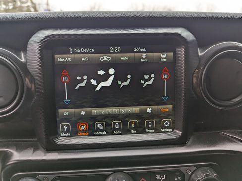 Used 2022 Jeep Gladiator Sport image 20