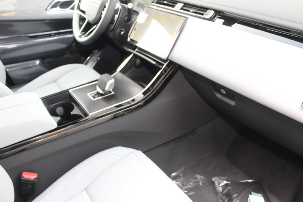 New 2026 Land Rover Range Rover Velar Dynamic SE AWD/4WD image 45