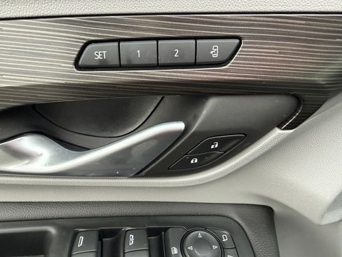 Used 2022 GMC Terrain SLT w/ Infotainment Package II image 23