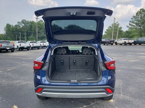 Used 2024 Chevrolet Trax LT w/ Driver Confidence Package FWD image 9