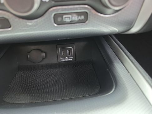 Used 2020 Nissan Pathfinder SL image 30