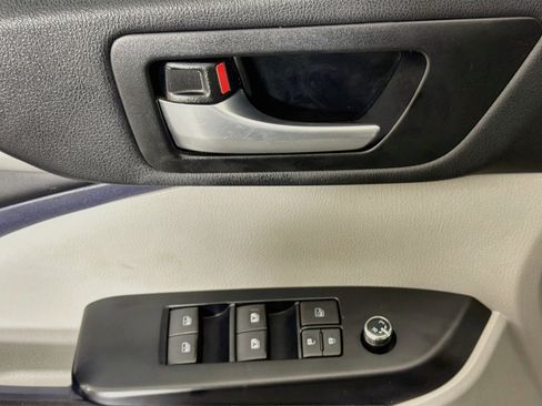 Used 2018 Toyota Highlander XLE FWD image 15