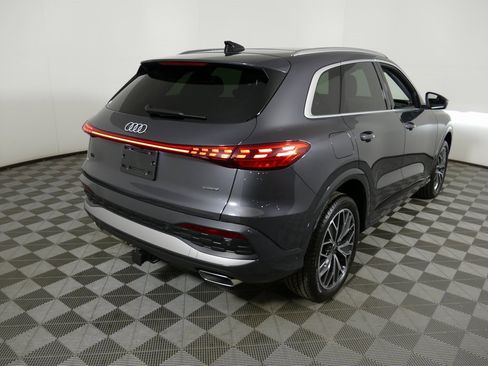 Certified 2025 Audi Q5 Premium Plus w/ Premium Plus image 3