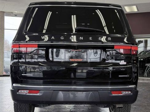 Used 2022 Jeep Wagoneer Series III w/ Premium Group I AWD/4WD image 12