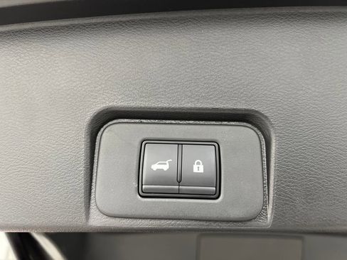 Used 2025 Nissan Rogue SV AWD/4WD image 33