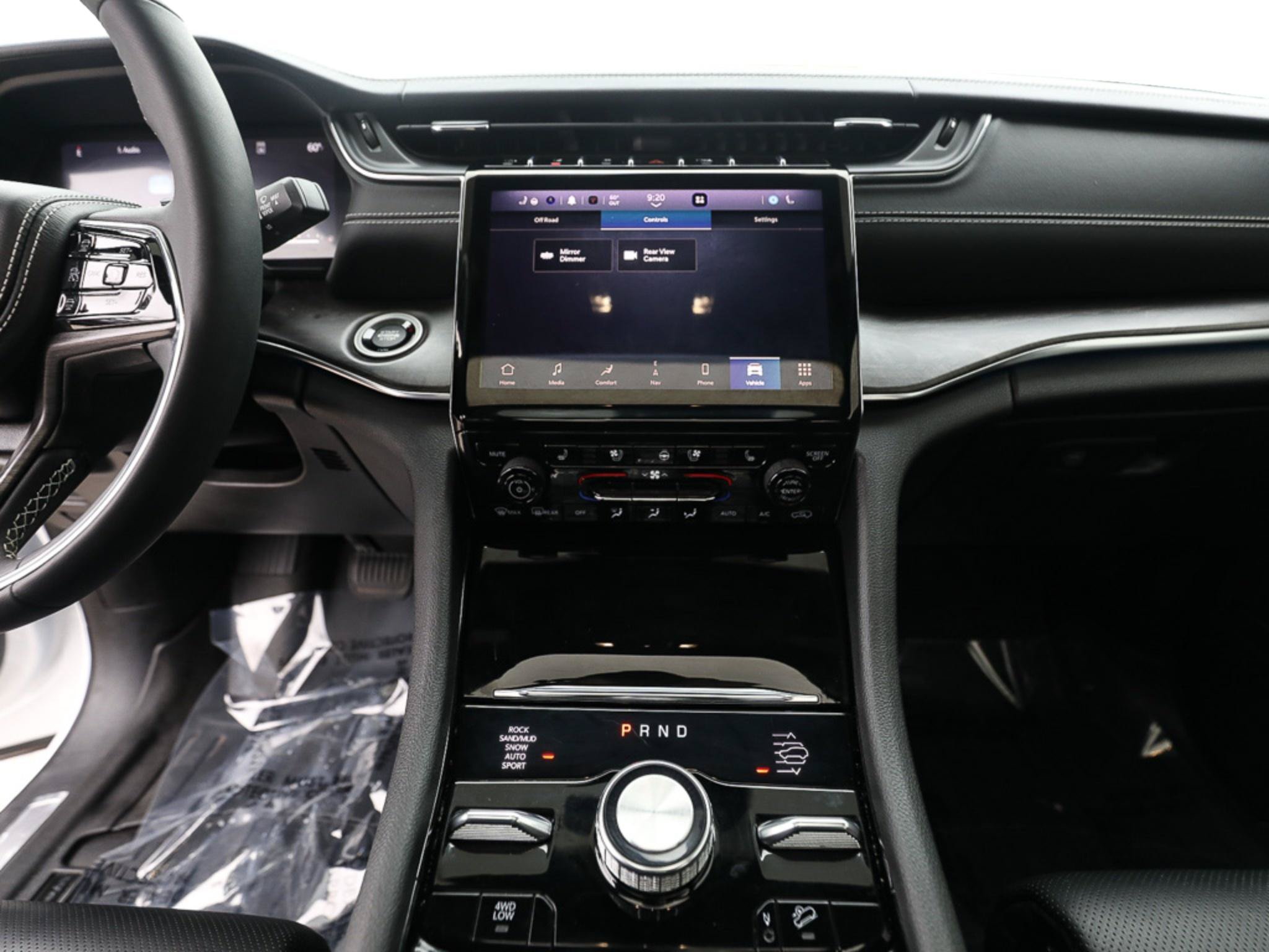 Used 2023 Jeep Grand Cherokee Overland w/ Luxury Tech Group IV AWD/4WD image 16