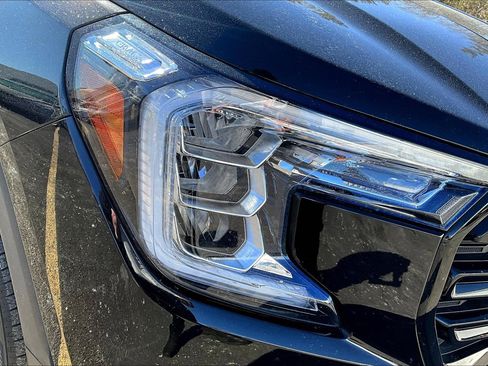 Used 2024 GMC Terrain SLT w/ Infotainment Package II image 22