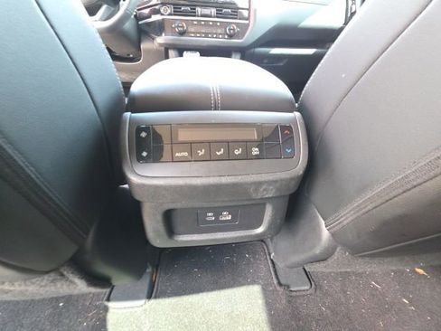 Used 2023 Nissan Pathfinder SL image 24