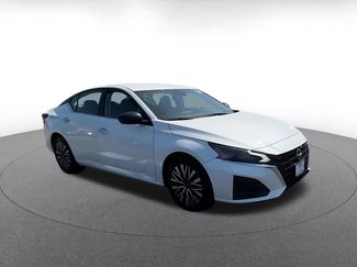 Used 2025 Nissan Altima 2.5 SV FWD video 2