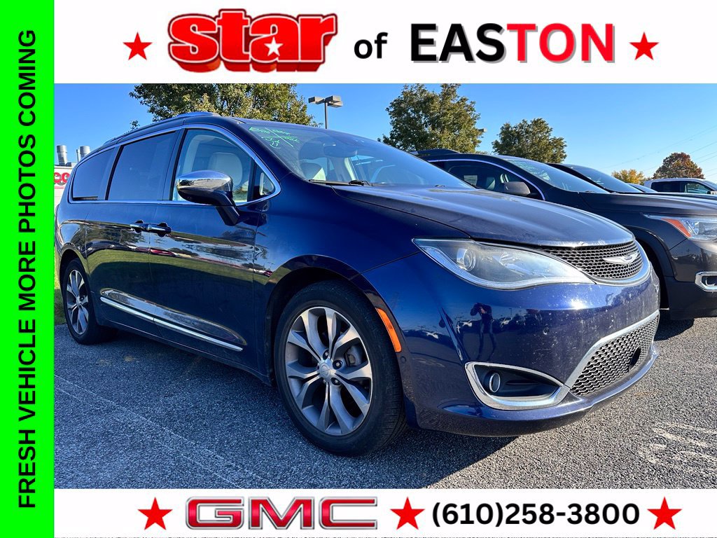 Used 2019 Chrysler Pacifica Limited w/ Tire & Wheel Group FWD image 1