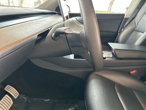 Used 2022 Tesla Model Y Performance image 43