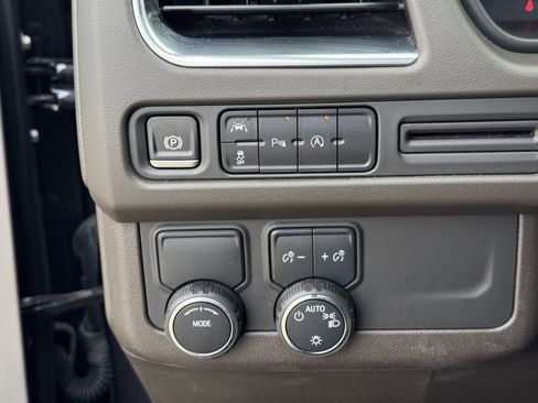 Used 2024 Chevrolet Suburban LT image 21