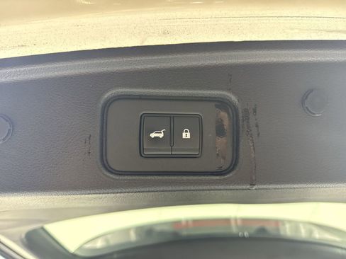 Certified 2025 Nissan Pathfinder SV image 36