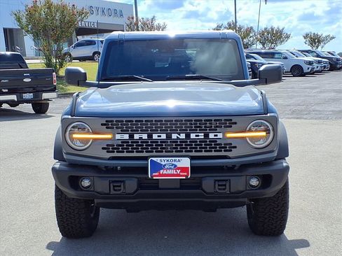 New 2025 Ford Bronco Badlands image 2