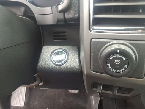 Used 2019 Ford Expedition XLT w/ Equipment Group 202A AWD/4WD image 12