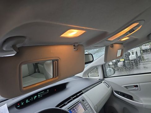 Used 2014 Toyota Prius Five image 13