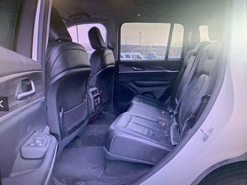 Used 2023 Jeep Grand Cherokee Limited image 24