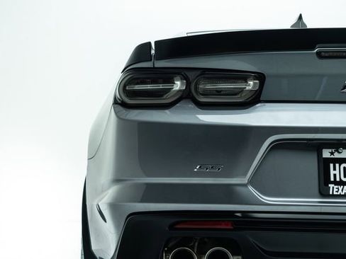 Used 2019 Chevrolet Camaro SS RWD image 17