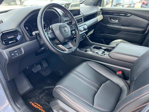 Used 2025 Honda Pilot TrailSport image 5