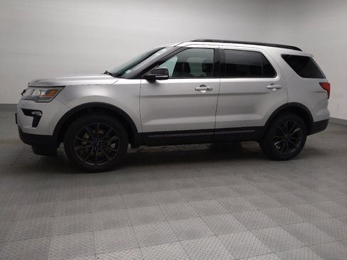 Used 2018 Ford Explorer XLT w/ Equipment Group 202A image 2