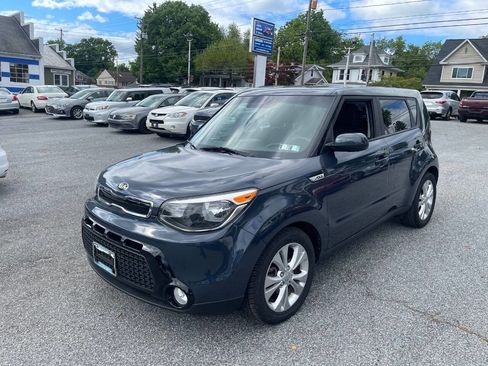 Used 2016 Kia Soul + FWD image 2