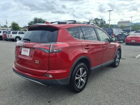 Used 2017 Toyota RAV4 XLE AWD/4WD image 4