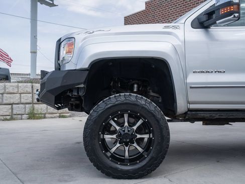 Used 2015 GMC Sierra 2500 SLT w/ Suspension Package, Off-Road AWD/4WD image 4