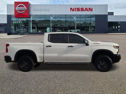 Used 2023 Chevrolet Silverado 1500 ZR2 w/ Technology Package AWD/4WD image 8