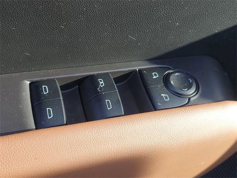 Certified 2025 GMC Canyon AT4 w/ AT4 Premium Package image 15