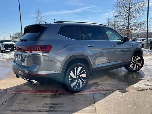 Used 2025 Volkswagen Atlas SE image 6