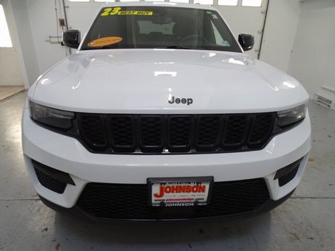 Certified 2023 Jeep Grand Cherokee Altitude image 24