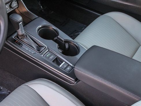 Used 2024 Honda Civic EX-L image 19