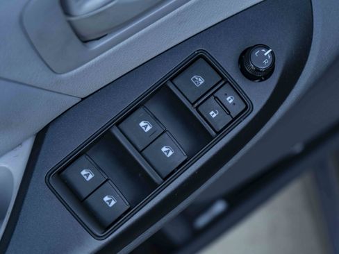 Used 2019 Toyota Sienna L FWD image 35