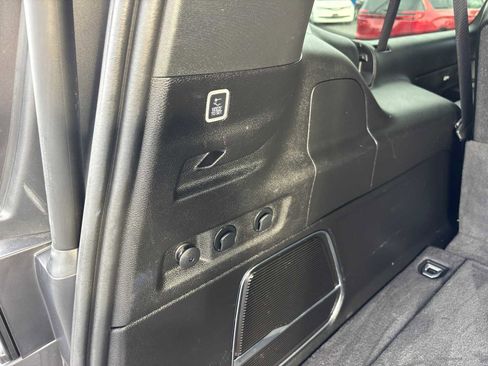 Certified 2024 Jeep Wagoneer L Series III w/ Flexible Seating Group image 12